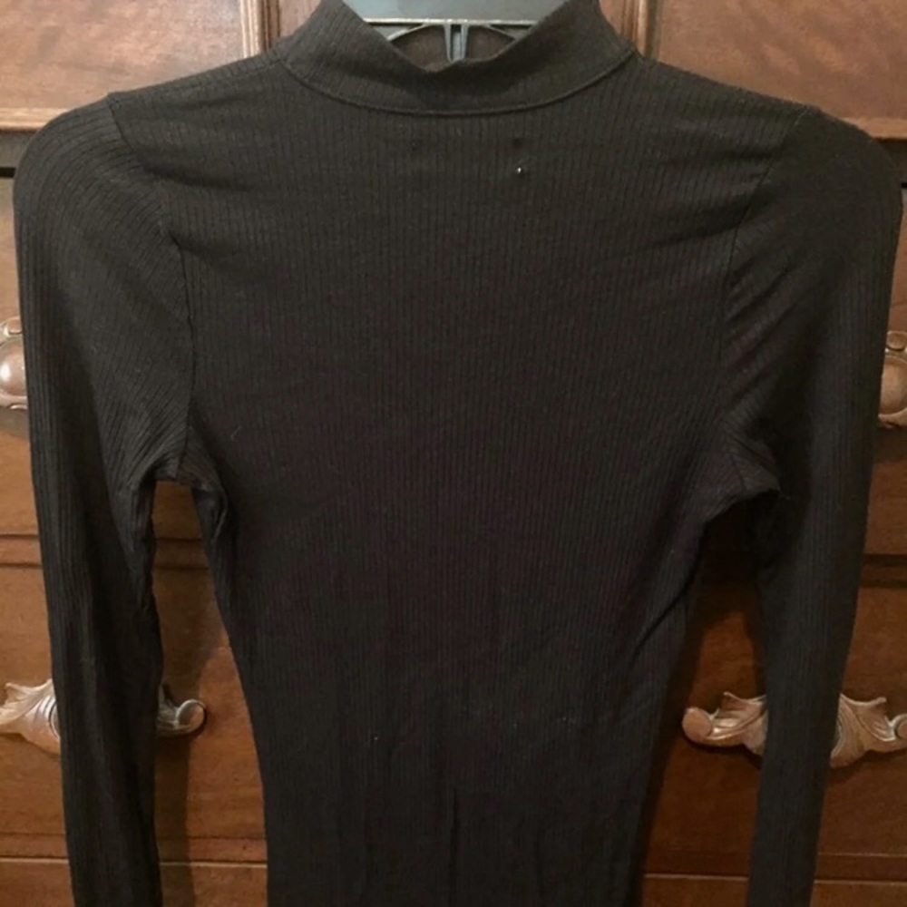NWOT Hollister Black Keyhole Mock Neck Knit Top S - Picture 3 of 5